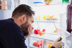 Неприятные запахи в холодильнике уберут самые эффективные средства — работают на 100%