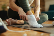 Эти популярные носки очень вредят ногам. Лучше выбросьте их немедленно