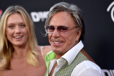 Микки Рурк напугал поклонников резкими переменами во внешности. Фото