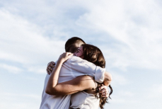 Вам заготовлена судьбоносная встреча в середине апреля. Каким знакам зодиака стоит быть внимательнее 