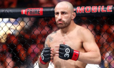 Судьи решили судьбу главного боя турнира UFC 314 за чемпионский титул. Видео