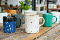 Не пейте из кружек с коричневым налетом и трещинами. Вы в большой опасности