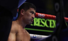 Уверенную победу «записали» в бою Бивол — Бенавидес