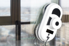 Стоит ли покупать робот-мойщик для окон? Названы плюсы и минусы умного гаджета