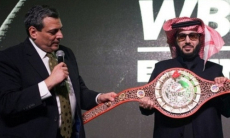 Непобежденный казахстанец столкнулся с проблемой на турнире Турки Аль-аш Шейха