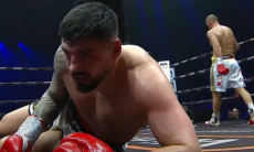 Нокаутом закончился бой за титул боксера из Казахстана с Сергеем Ковалевым