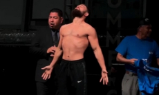 Садриддин Ахмедов прошел взвешивание перед главным боем в США. Видео