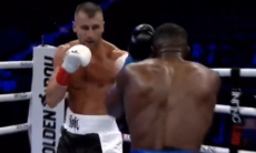 Нокаутом закончился бой Александра Гвоздика. Видео