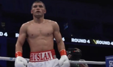 Казахский «король» бокса завоевал первый титул в профи