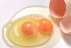 Удача или аномалия — можно ли есть яйца с двойным желтком