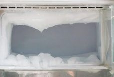 Один раз протрите морозилку этим средством — полгода ни грамма льда не намерзнет