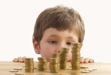 Скрытые доходы у неплательщиков алиментов в Казахстане будет выявлять Минюст