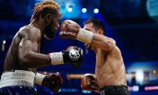 «Ломал его физически и психологически». За рубежом впечатлены победой Алимханулы в титульном бою