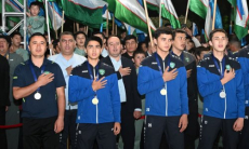 Чемпионы Азии из Узбекистана вернулись на родину и получили автомобили от Шавката Мирзиёева. Видео