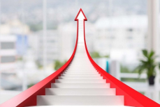 Названы три знака зодиака, которые продвинутся по карьере до конца весны