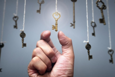 Двум знакам зодиака придётся сделать сложный выбор в мае 2025 года — будьте осторожны