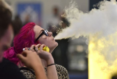 Сигареты, вейп или кальян. Нарколог назвал самое вредное курение — это не то, что вы подумали