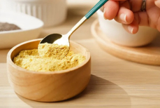 Эта приправа содержит белок, снижает вес и подходит вегетарианцам. Добавляйте в любые блюда и напитки