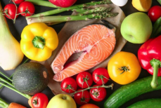 Названы продукты, которые уберегут пожилых от переломов