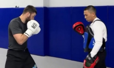 Чемпион WBA из Казахстана показал видео подготовки к титульному бою