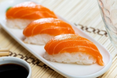 «Большинство отравлений». Какую рыбу не стоит покупать — врач все объяснила