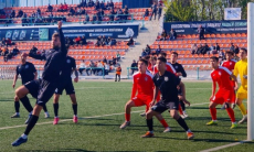 Со счетом 3:3 закончился матч Первой лиги с камбэком и двумя удалениями