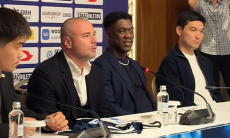 Кларенс Зеедорф выступил на пресс-конференции перед матчем легенд 1XBet в Астане