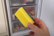 Зачем класть губку в морозилку — простой трюк устранит огромную проблему
