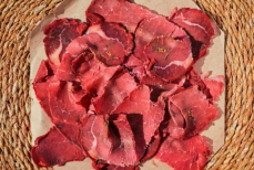 Названо лучшее вяленое мясо — содержит много витаминов и минералов