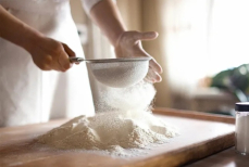 Эта мука считается самой полезной. Смело используйте ее, если следите за здоровьем и фигурой