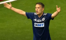 Четырьмя голами обернулся матч футбольных легенд Казахстана и мира. Видео