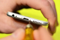 Телефон стал звучать тише? Как за минуту почистить динамик и вернуть чистый звук без похода в ремонт