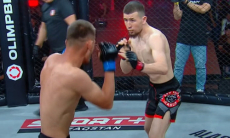 Бой между бойцами из Казахстана и Узбекистана закончился досрочно