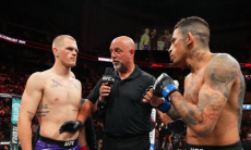 Судьи определили победителя главного боя турнира UFC в весе Шавката Рахмонова