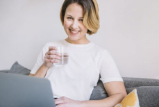 Медики назвали самую распространенную ошибку при питье воды. Это делает почти каждый