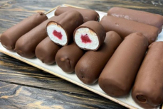 Это — самое вредное лакомство, которым угощают деток. Есть в каждом магазине