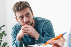 Назван симптом высокого холестерина в крови у мужчин, который проявляется в постели