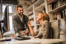 Почему многие люди становятся романтичными на работе