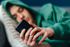 Ученые предложили применять смартфон в борьбе с депрессией