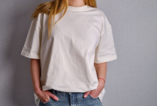 Стилисты рассказали, чем заменить классическую белую футболку