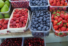 Названы ягоды, которые помогут снизить холестерин у пожилых