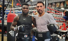 Искусственный интеллект выбрал фаворита боя Жанибек Алимханулы — Карлос Адамес