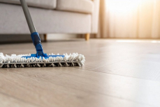 Полы будут блестеть неделями — помогут две ложки аптечного средства. Секрет горничных дорогих отелей