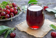 Употребление этого сока может сократить воспаление кишечника на 40%