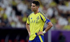 Роналду поговорил с «призраками» в центре поля после провала в Лиге Чемпионов. Видео