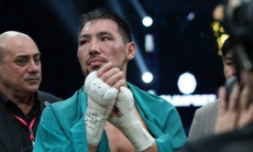 Жанибек Алимханулы показал свое оружие