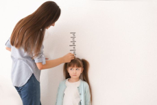 Ученые выяснили, что более высокие дети показывают лучшие результаты в учебе