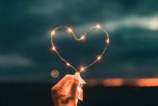 Кто встретит свою вторую половинку — астрологический прогноз на май 2025 года