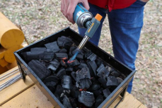 Врач предупредила об опасности жидкости для розжига. Дело не в риске возгорания