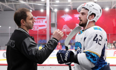 «Барыс» оформил хет-трик и устроил перестрелку в матче с «Металлургом»